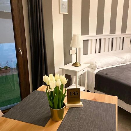 L'Obiettivo Hotel Асемини Екстериор снимка