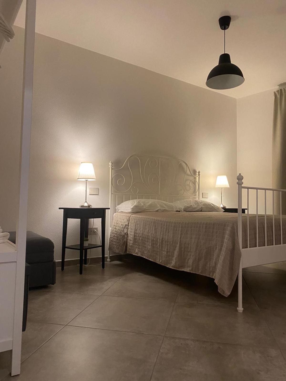 L'Obiettivo Hotel Асемини Екстериор снимка