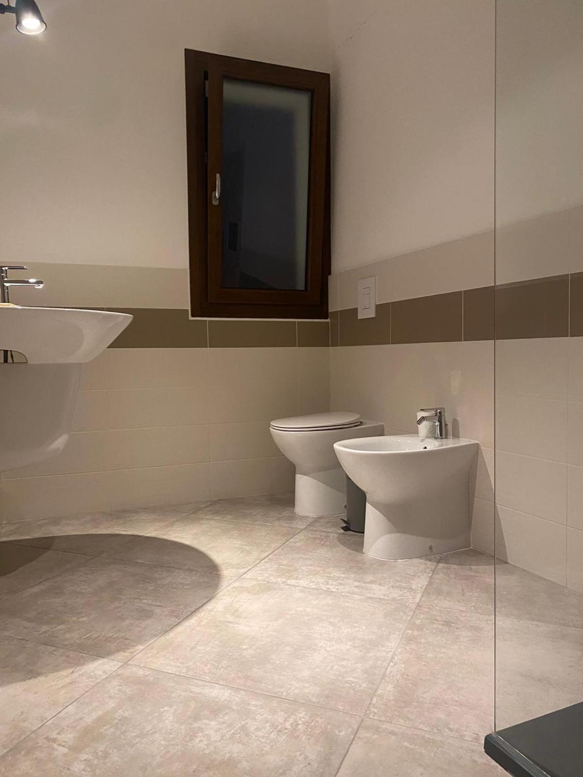 L'Obiettivo Hotel Асемини Екстериор снимка