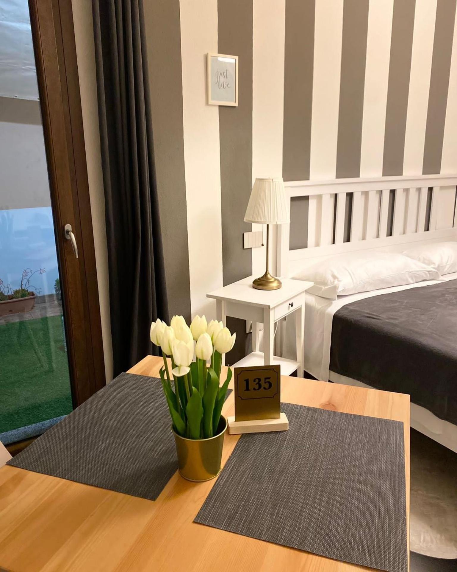 L'Obiettivo Hotel Асемини Екстериор снимка
