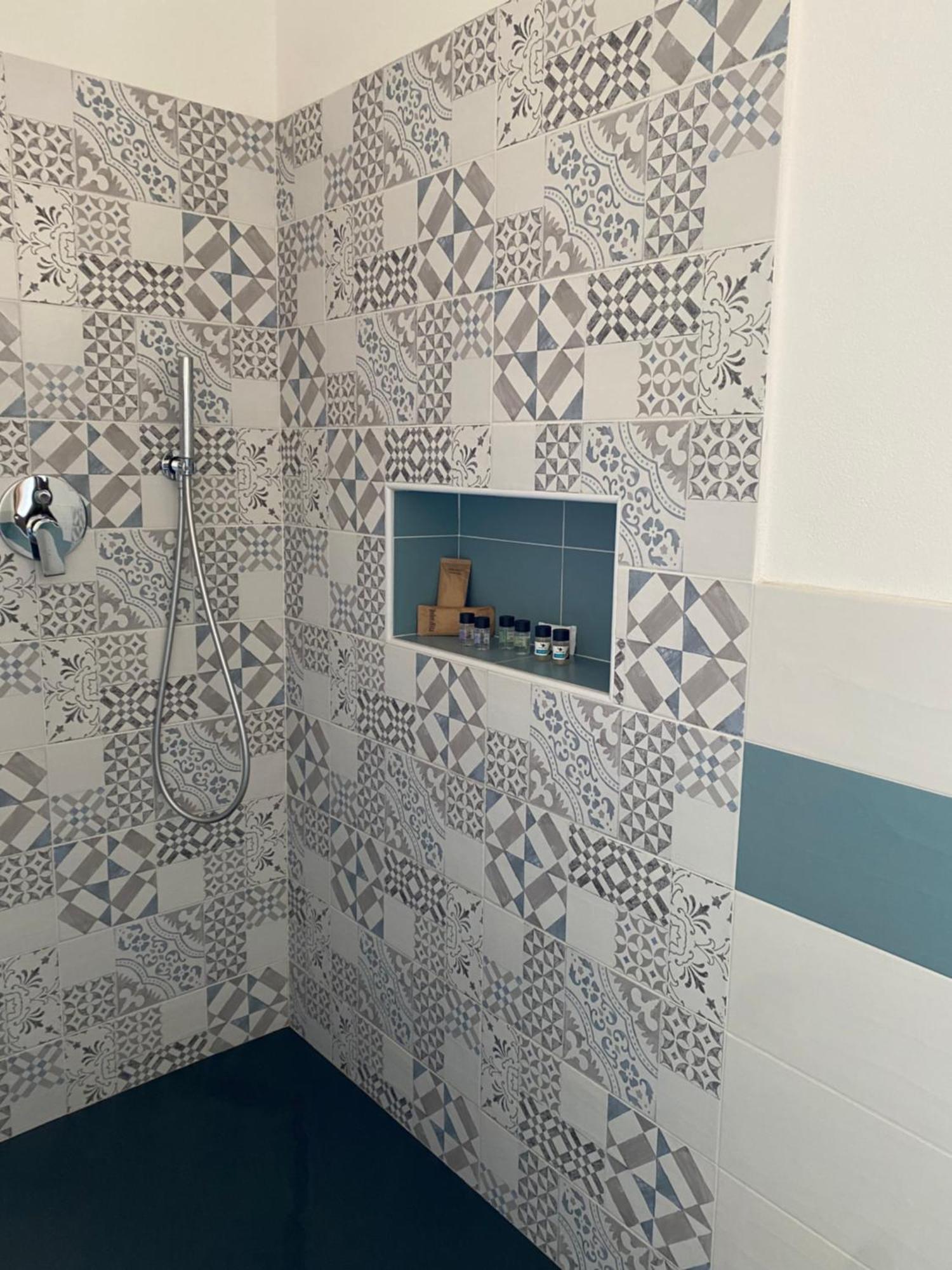 L'Obiettivo Hotel Асемини Екстериор снимка
